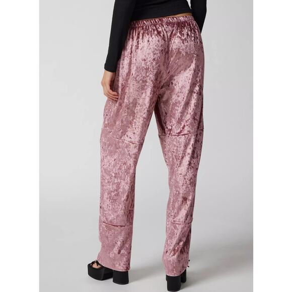 URBAN RENEWAL UO NWT Parties Remade Crushed Velvet Pieced Pant Rose Pink Sz M/L - Picture 2 of 8